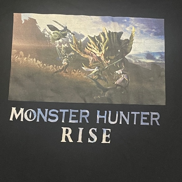 Uniqlo Monster Hunter Rise Black Cotton Kids T-shirt size 11-12 - Picture 4 of 6